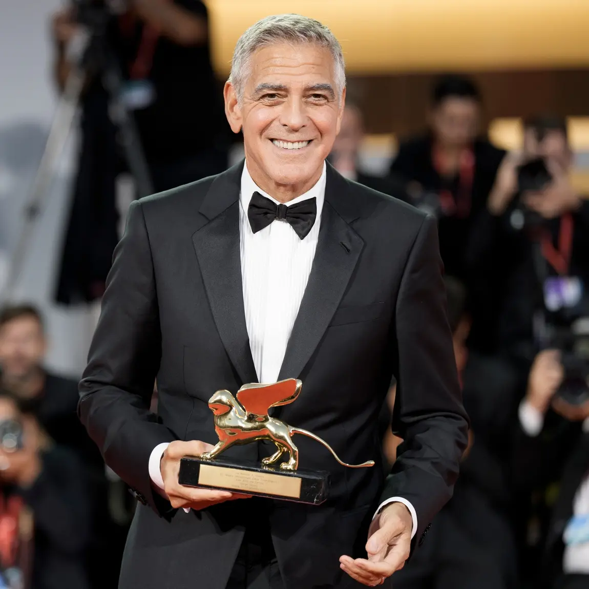 Clooney riceve il Leone d'Oro alla Carriera