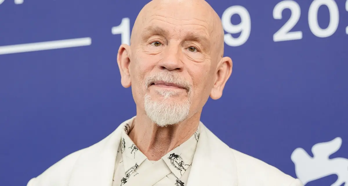 John Malkovich: “Non vado in pensione. L’Oscar per Wild Horse Nine? Quello che conta è il film”
