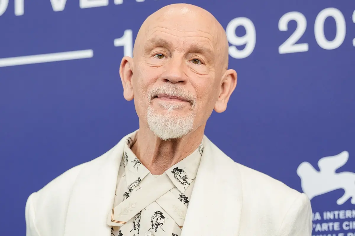 John Malkovich , Karen Di Paola