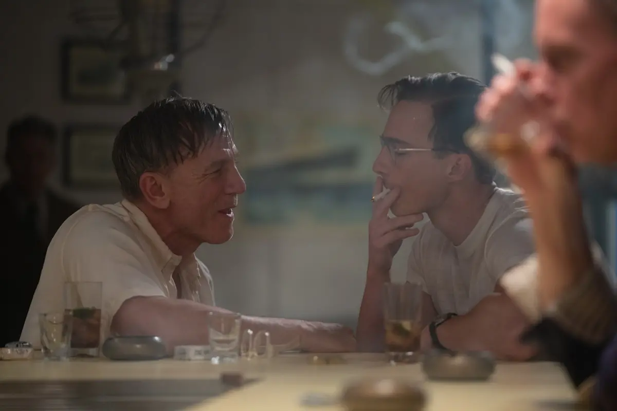 Daniel Craig e Drew Starkey in Queer , Yannis Drakoulidis