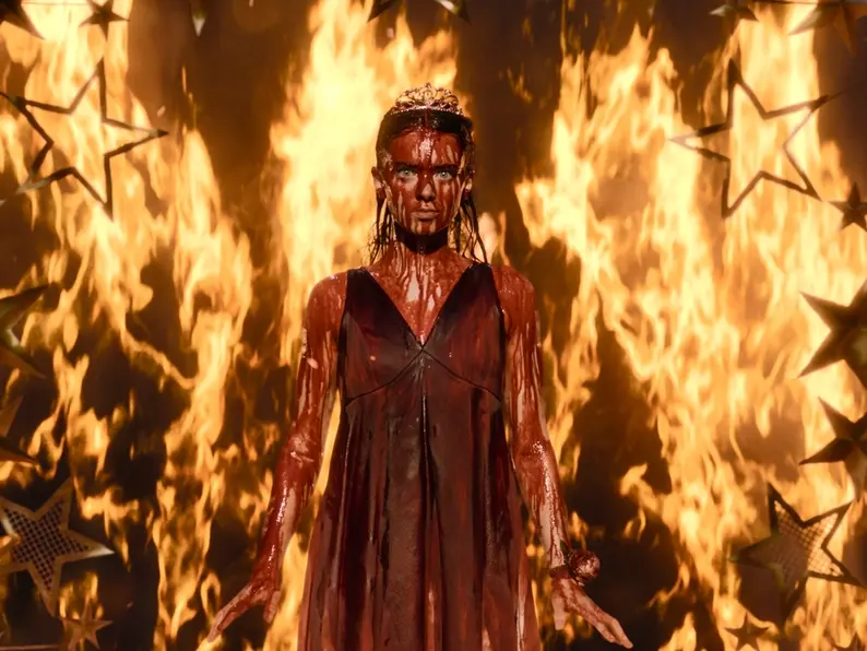 Carrie, il romanzo di Stephen King nella feroce e attualissima rilettura di Mike Flanagan