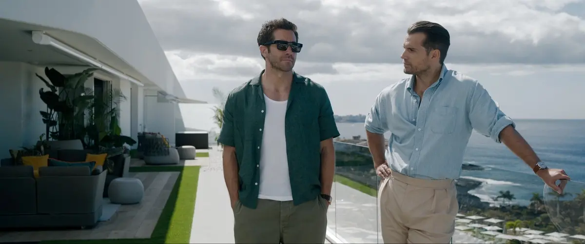 Jake Gyllenhaal e Henry Cavill in In the Grey