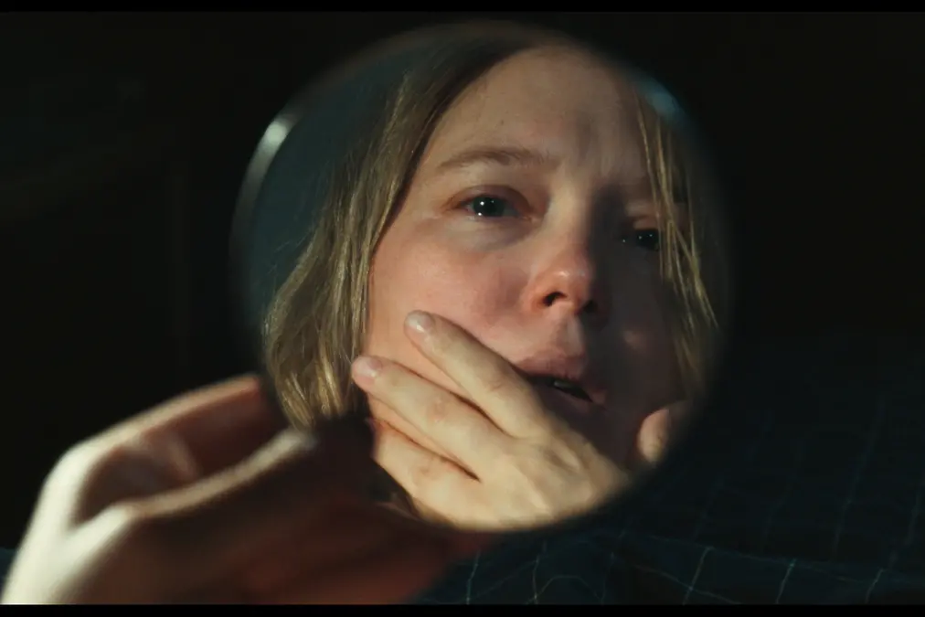 L\\'inconnue - @ bathysphere - To be Continued - Path\\u00E9 Films - France 2 Cinema - Ascent Film - 2632-7197 Qu\\u00E9bec Inc.