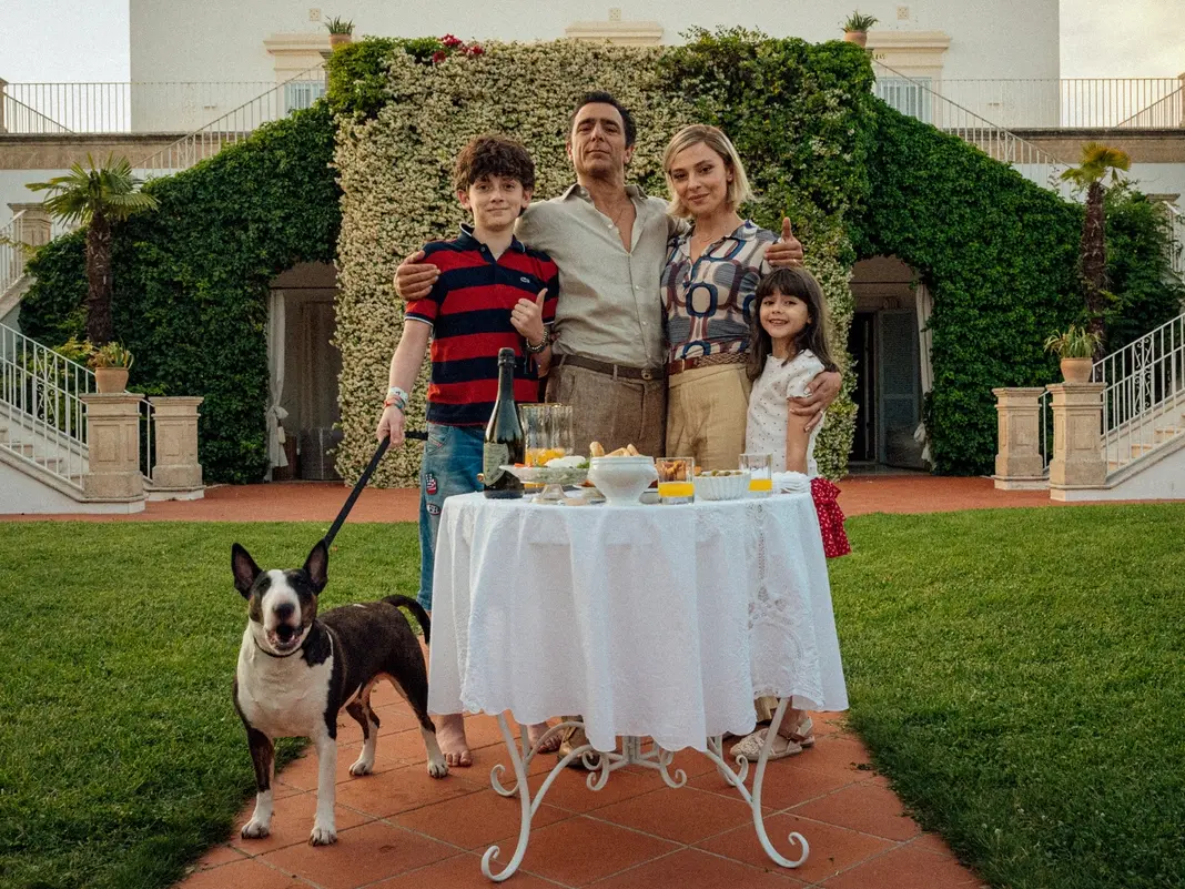 L’estranea, il film più maturo di Paolo Strippoli esplora le crepe dell’anima, trova una convergenza tra il tormento interiore e l’apocalisse imminente