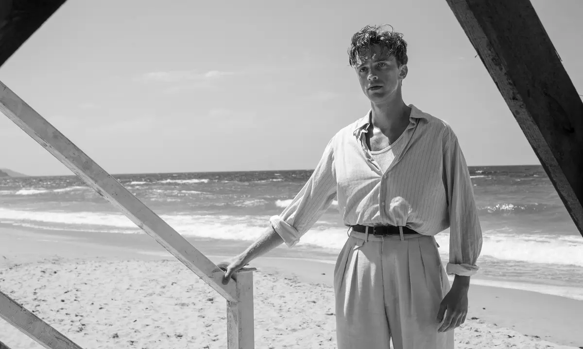 Benjamin Voisin in L’Étranger