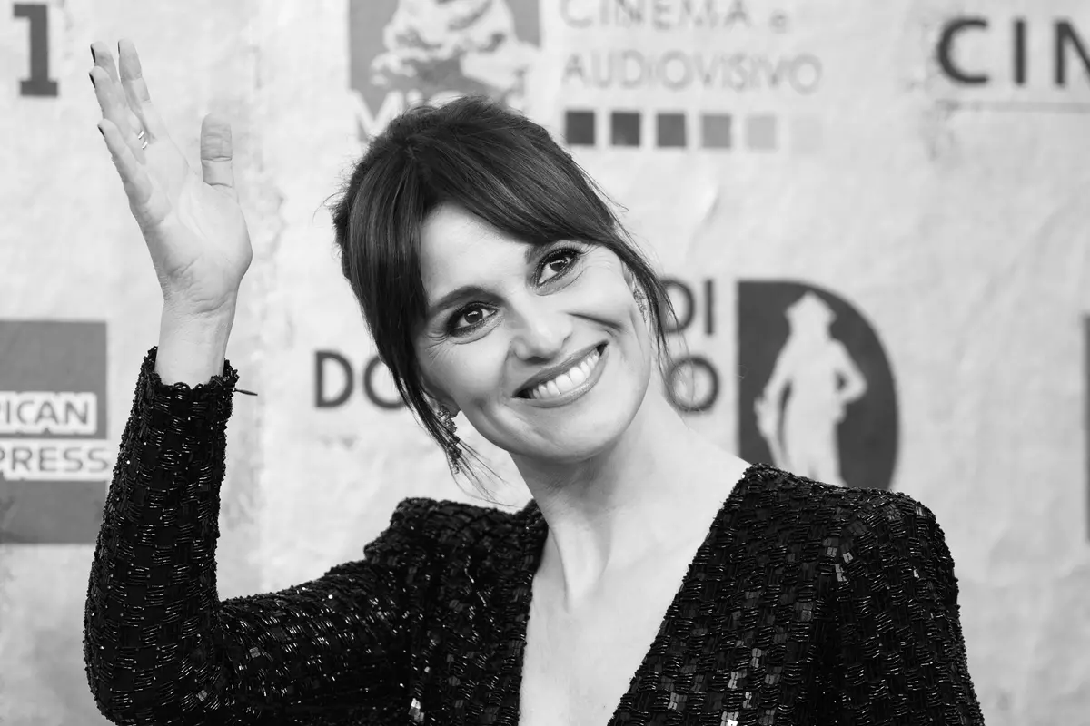 Paola Cortellesi , Karen Di Paola