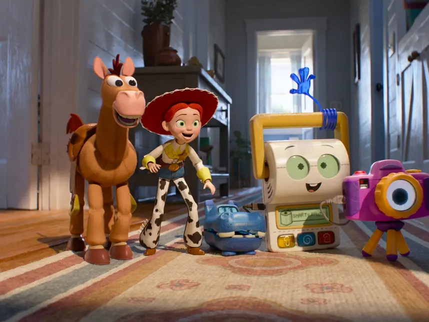 Toy Story 5: Jessie, Woody e Buzz contro tablet e smartphone per il miglior film Pixar degli ultimi anni. Ma si poteva osare di più 