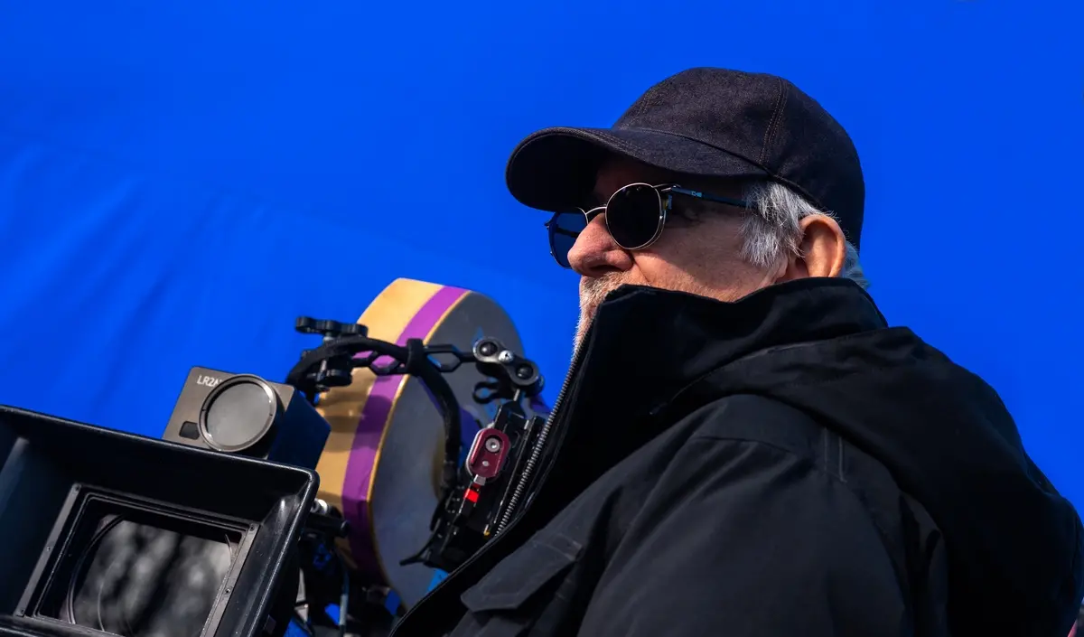 Steven Spielberg sul set di Disclosure Day © Universal Studios. All Rights Reserved.