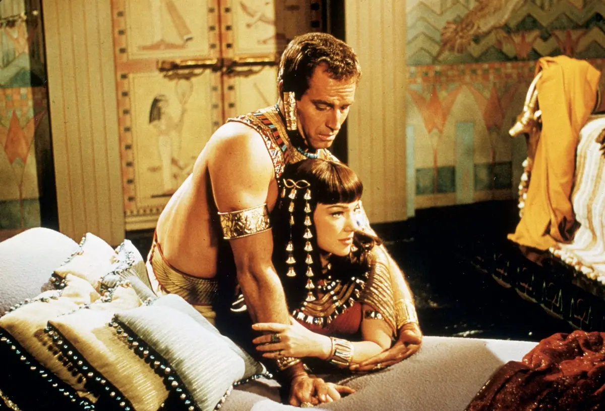 Charlton Heston, Anne Baxter ne I dieci comandamenti (c) SNAP Photo Library