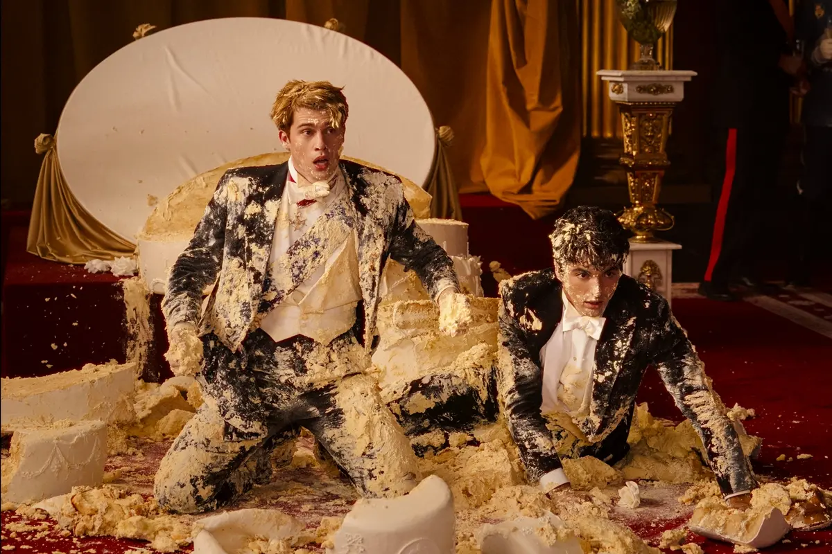 Nicholas Galitzine e Taylor Zakhar Perez in Rosso, bianco & sangue blu \\u00A9 Amazon Content Services LLC