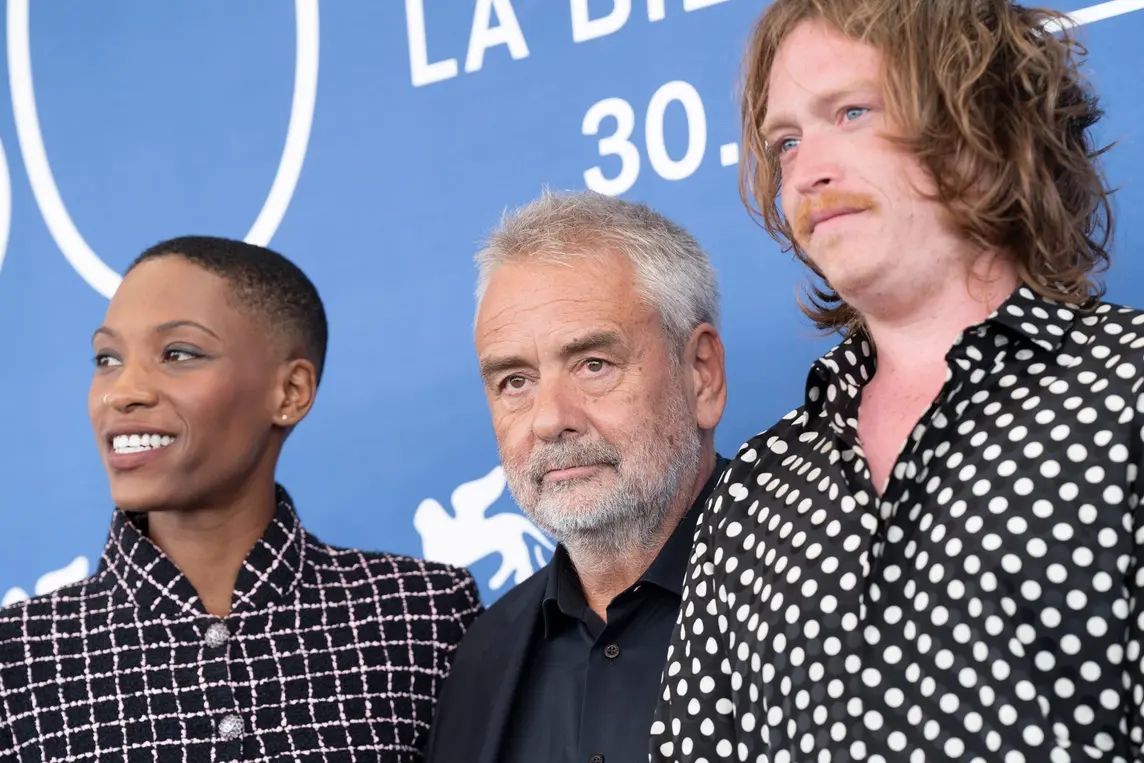Luc Besson tra Jojo T. Gibbs e Caleb Landry Jones - Foto Karen Di Paola