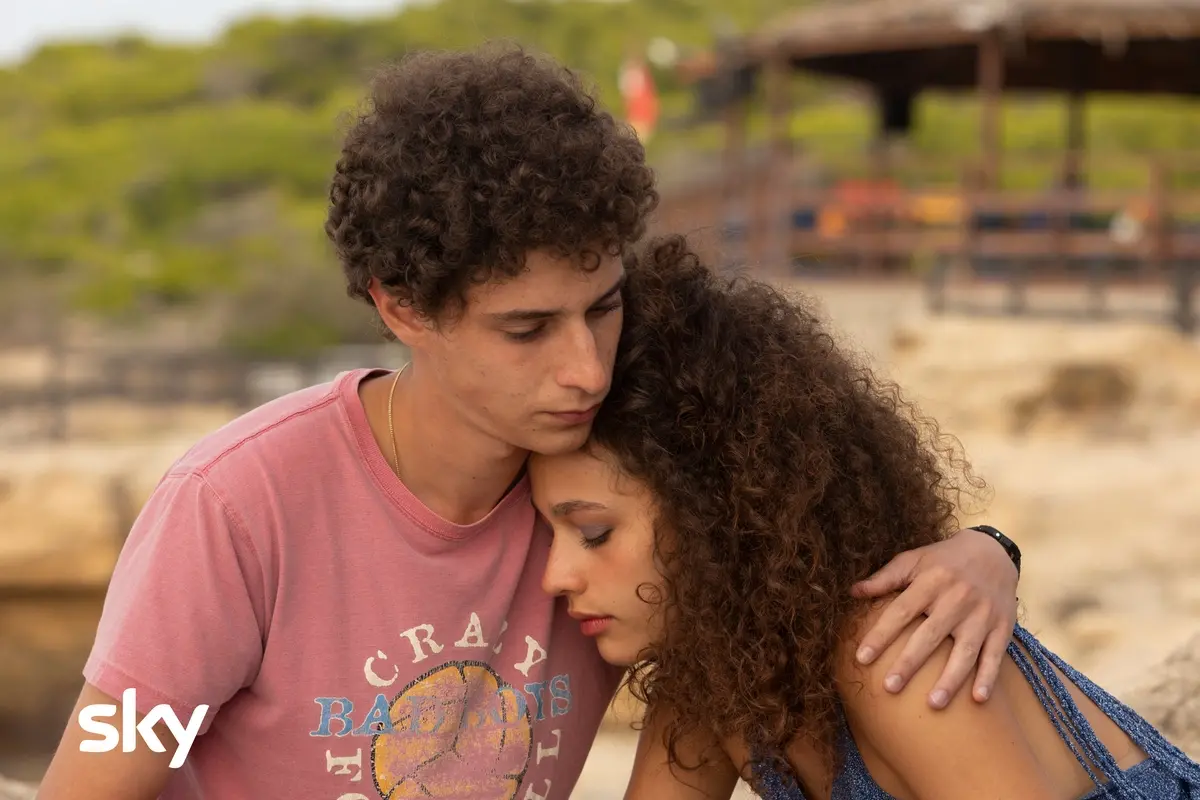 Filippo Scotti e Antonia Fotaras in Un'estate fa