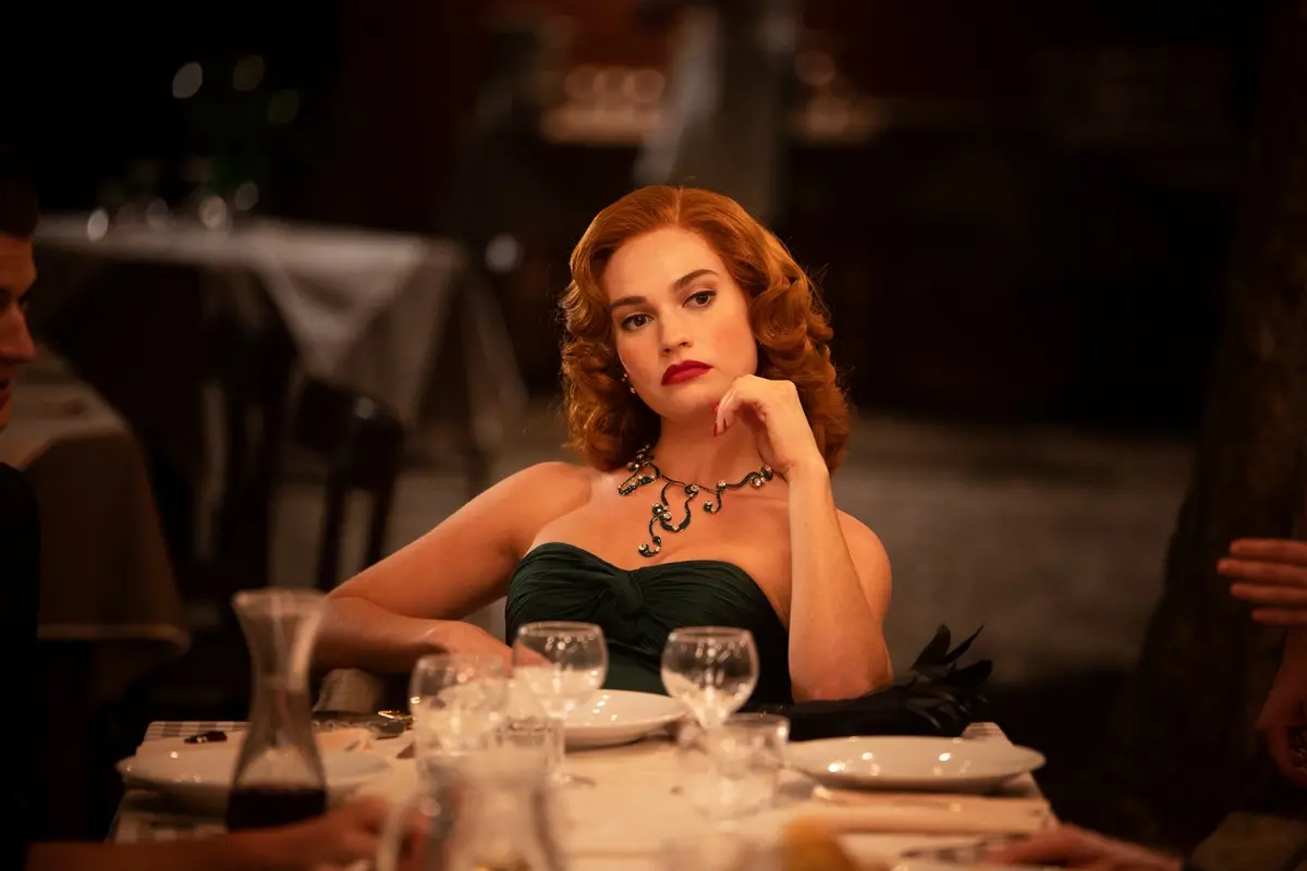 Lily James in Finalmente l'alba. Cr. 01 Distribution