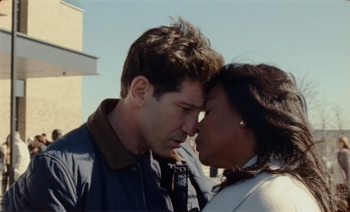 Jon Bernthal e Aunjanue Ellis in Origin - Courtesy Array Filmworks