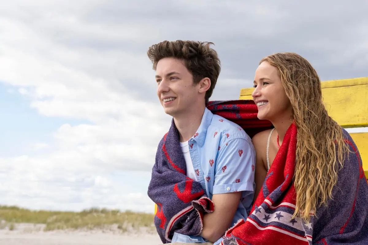 Andrew Barth Feldman e Jennifer Lawrence in Fidanzata in affitto