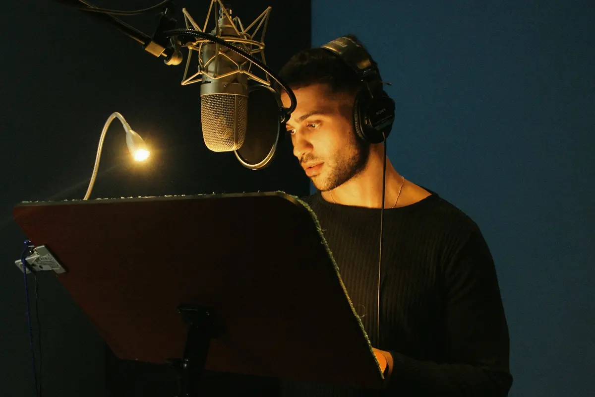 Mahmood in sala doppiaggio per La sirenetta