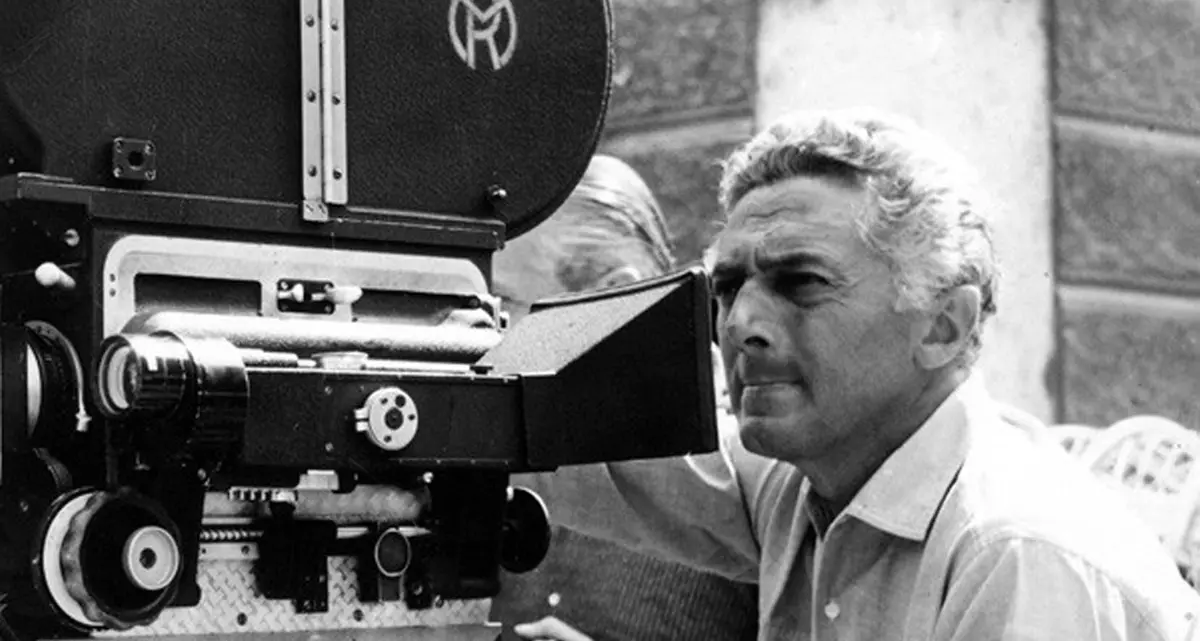 Dino Risi: “I film devono indovinare le cose nell’aria. Il mio vero amore? Le ragazze”