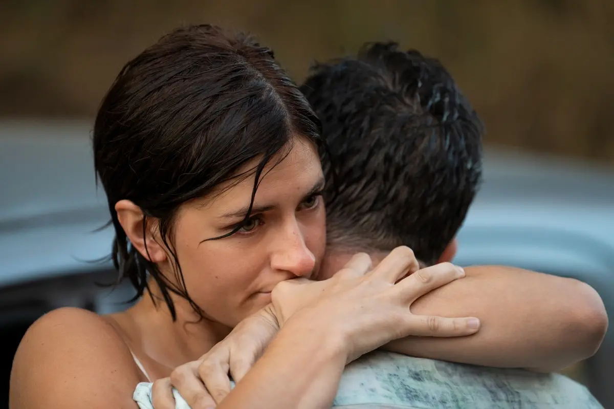 Noi un po’ meglio. (L to R) Maria Chiara Giannetta as Lucia, Elio Germano as Simone in Noi un po’ meglio. Cr. Antonio Faccilongo/Netflix © 2026