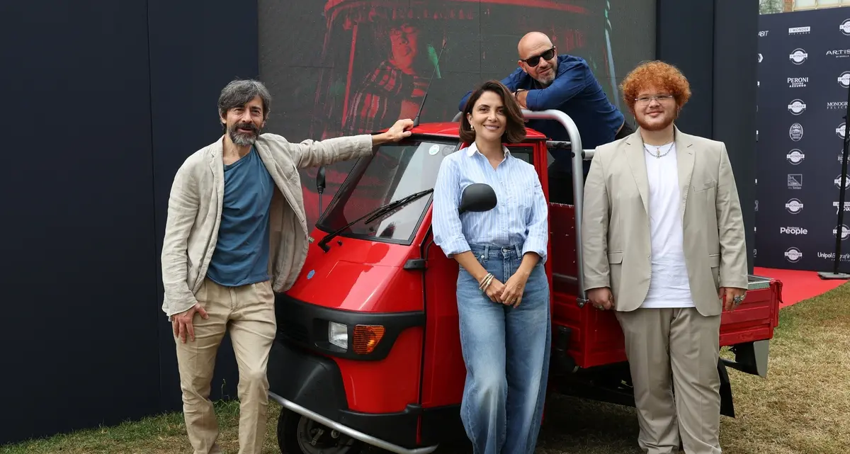 Luigi Lo Cascio: “In un Sud dimenticato, la morte diventa un modo per continuare a sopravvivere”