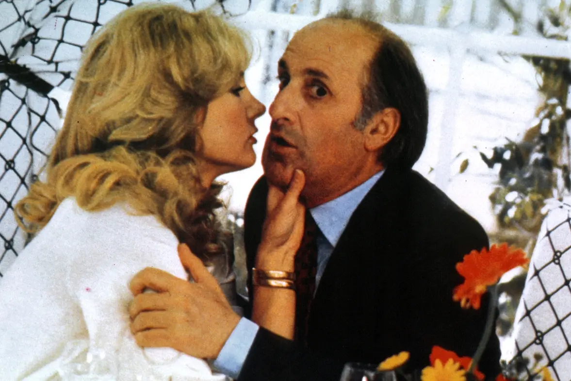 Barbara Bouchet e Giorgio Bracardi in Crema, cioccolata e pa...prika