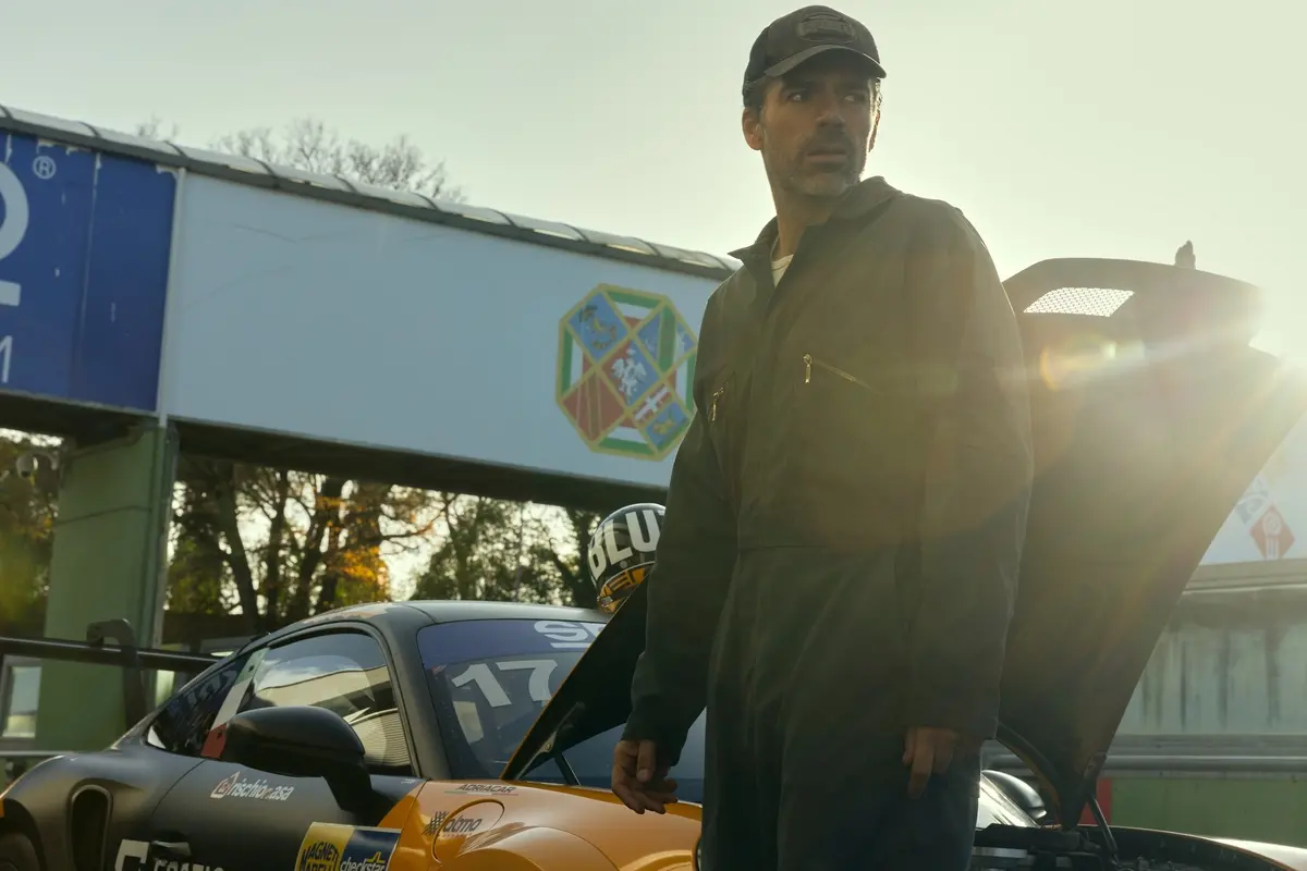Motorvalley. Luca Argentero as Arturo 'Barnie' Benini in episode 104 of Motorvalley. Cr. Lucia Iuorio/Netflix © 2026
