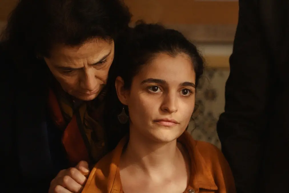 Hiam Abbass e Eya Bouteraa in \\u00C0 voix basse (In a Whisper) , 2025 - UNITE