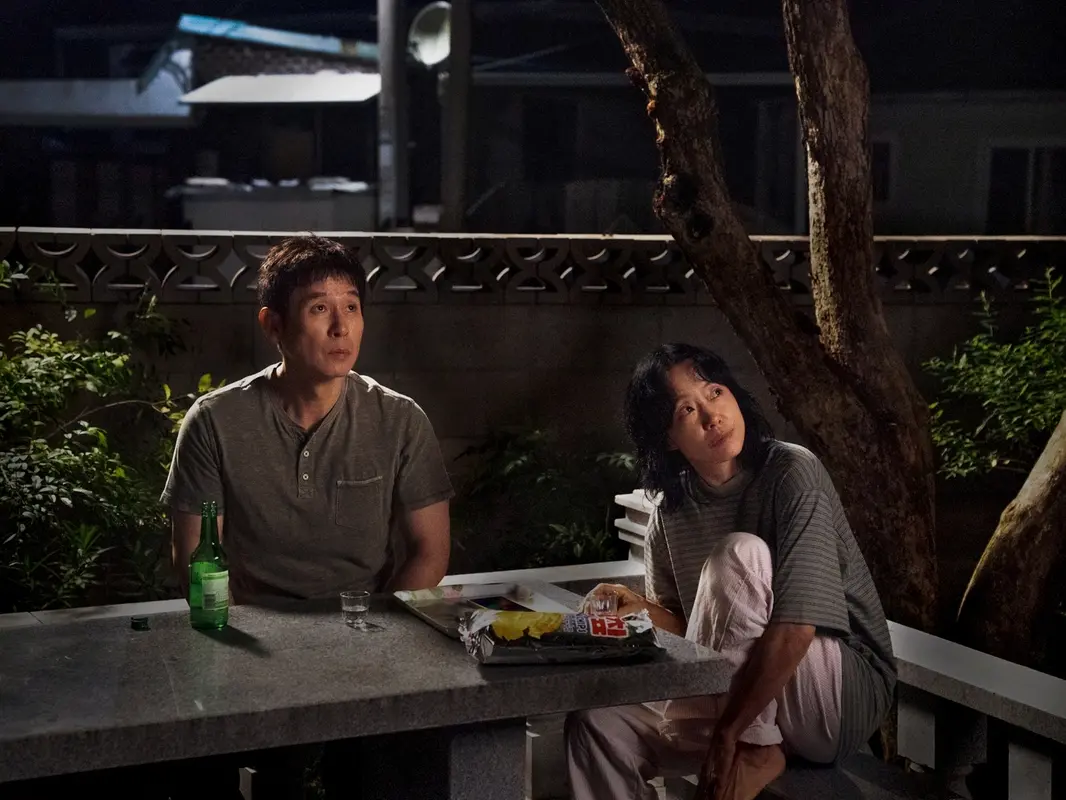Possible Love, Lee Chang-dong sfugge ai cliché del dramma sociale per concentrarsi sull’evoluzione dei sentimenti. Stratificato e complesso, targato Netflix: in Concorso 