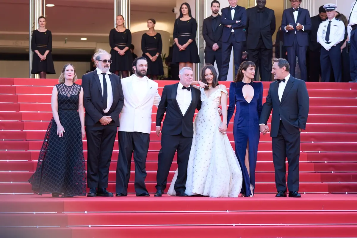 il cast di La Vénus électrique, film d'apertura di Cannes 79 (foto di Karen Di Paola)