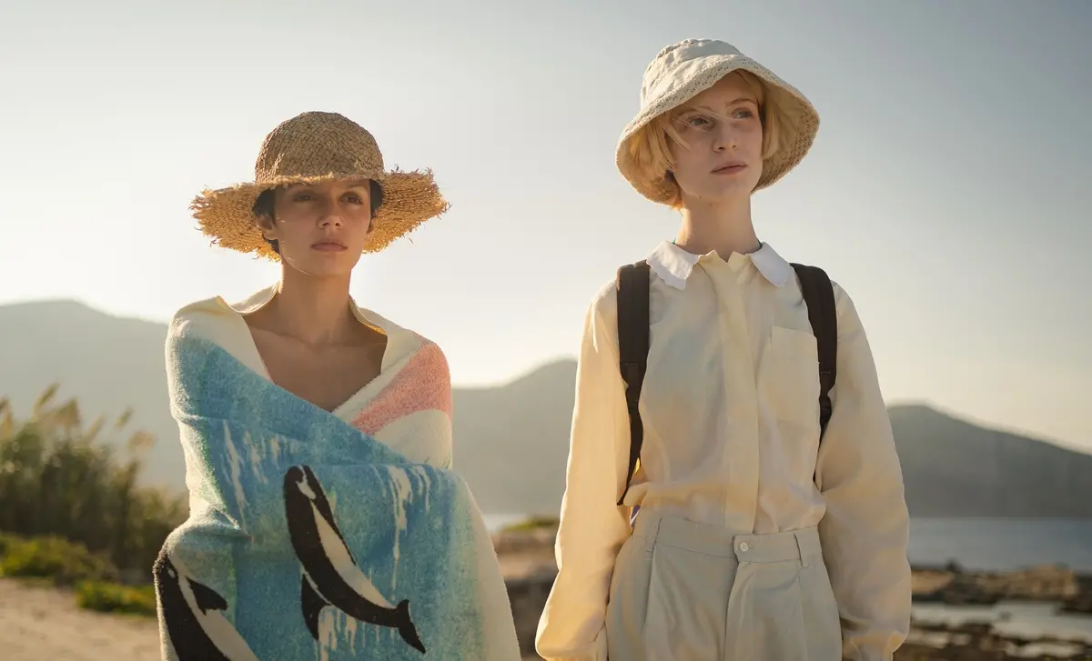 Noée Abita e Camilla Brandenburg in Quell'estate con Irène di Carlo Sironi (foto di Marie Gioanni)