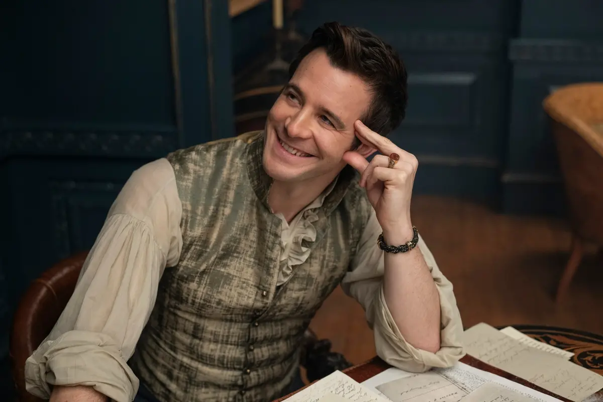 Bridgerton. Luke Thompson as Benedict Bridgerton in episode 406 of Bridgerton. Cr. Liam Daniel/Netflix \\u00A9 2025 , LIAM DANIEL/NETFLIX