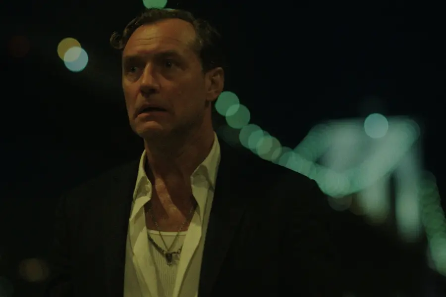 Black Rabbit. Jude Law as Jake in episode 107 of Black Rabbit. Cr. Courtesy of Netflix \\u00A9 2025 , COURTESY OF NETFLIX