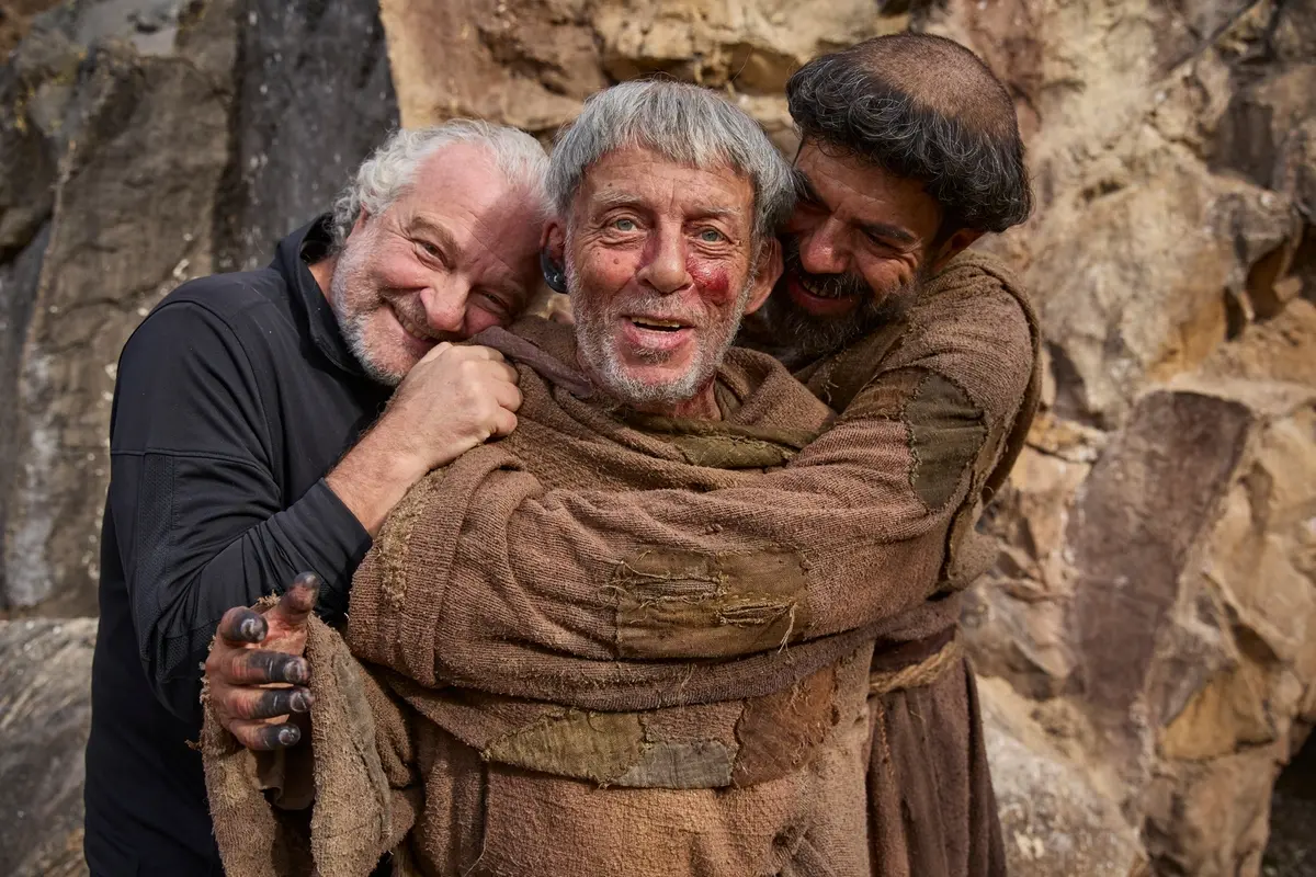 Giovanni Veronesi, Paolo Rossi, Pierfrancesco Favino sul set di Dio ride - foto di Enrico De Luigi