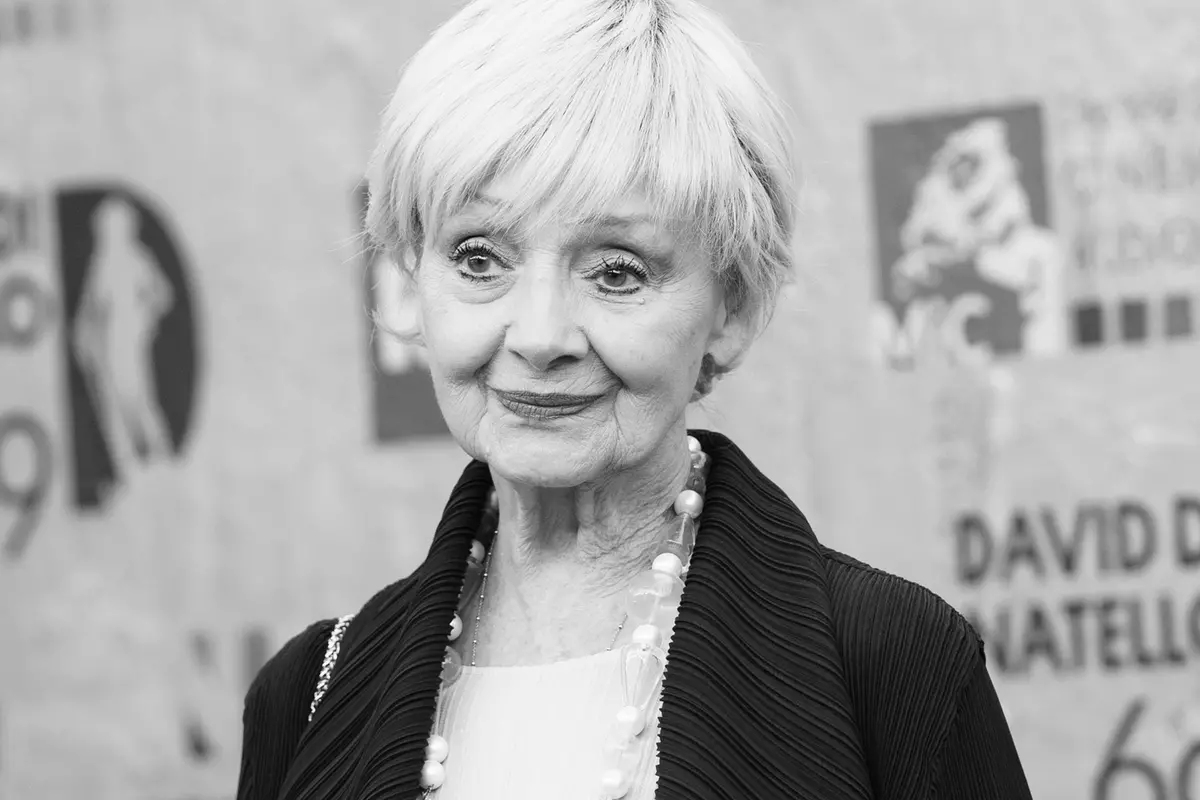 Karen Di Paola , Karen Di Paola