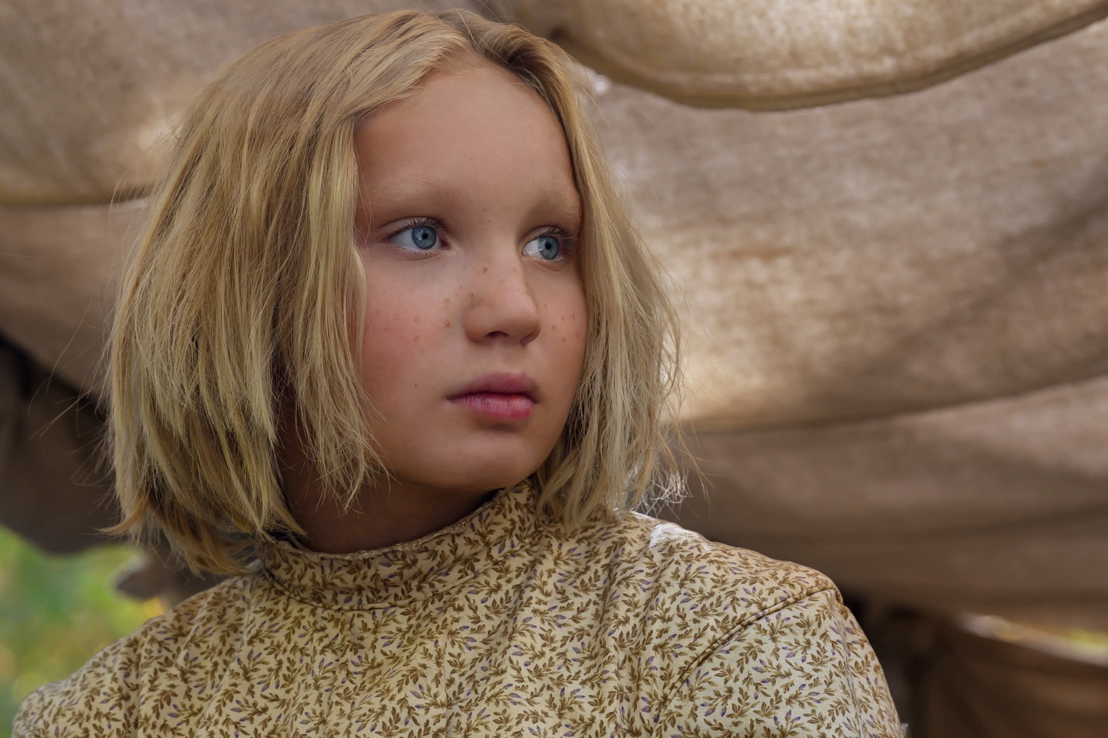 Helena Zengel in una scena del film - Photo Credit: Bruce W. Talamon/Universal Pictures/Netflix