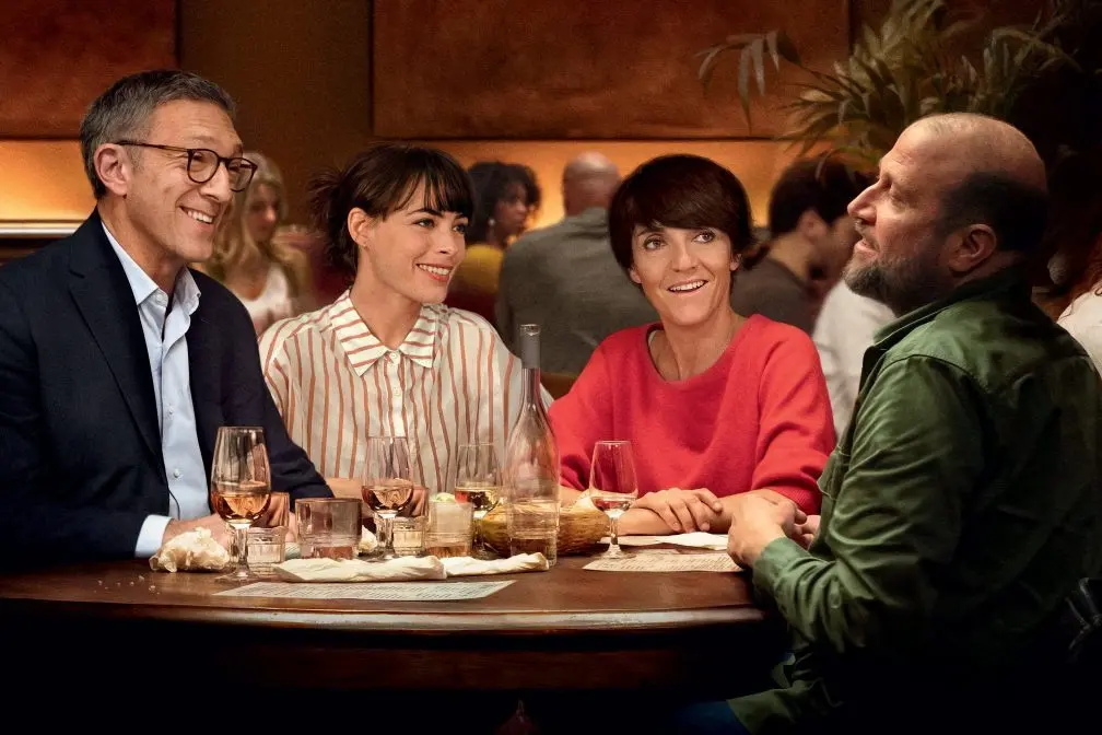 La felicit\\u00E0 degli altri: Vincent Cassel, B\\u00E9r\\u00E9nice Bejo, Florence Floresti, Fran\\u00E7ois Damiens
