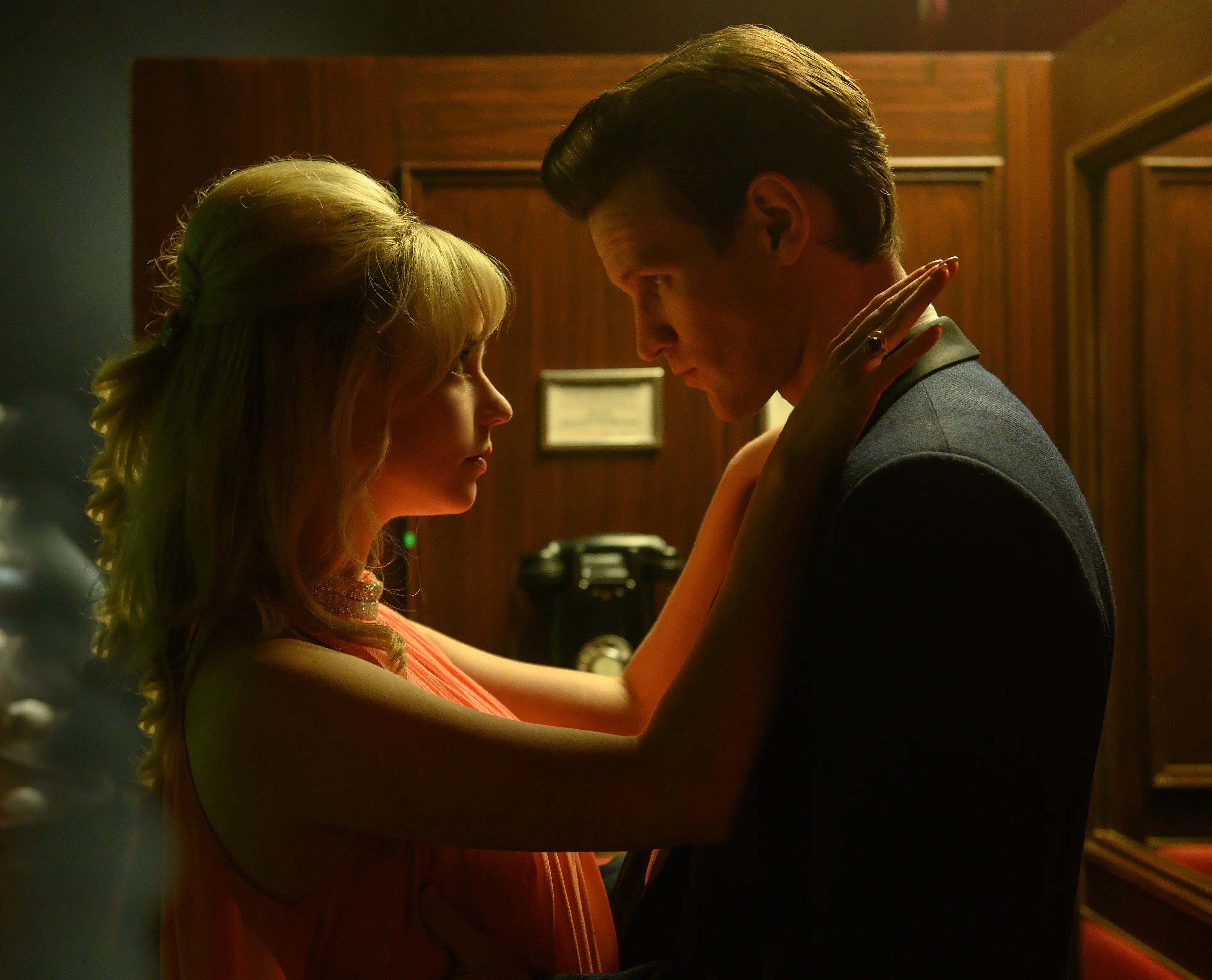4139_D016_00285_RCAnya Taylor-Joy stars as Sandy and Matt Smith as Jack in Edgar Wright’s LAST NIGHT IN SOHO, a Focus Features release.  Credit: Parisa Taghizadeh / Focus Features