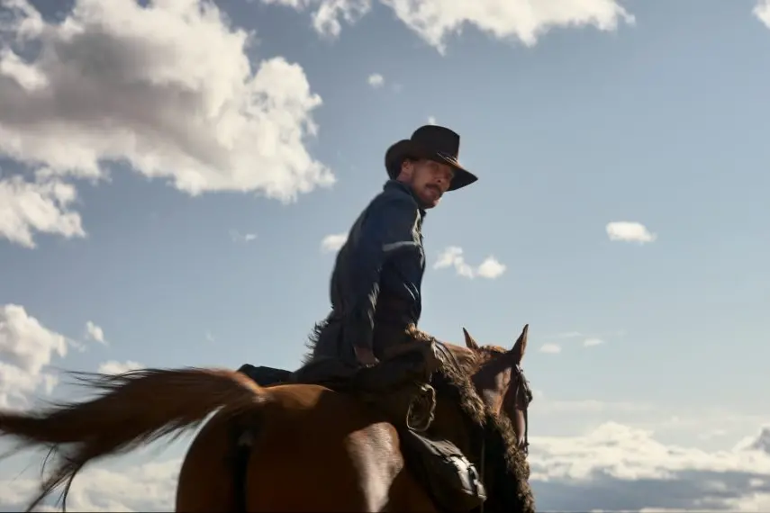THE POWER OF THE DOG: BENEDICT CUMBERBATCH as PHIL BURBANK in THE POWER OF THE DOG. - Cr. KIRSTY GRIFFIN/NETFLIX \\u00A9 2021