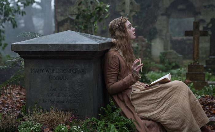 Risultati immagini per Elle Fanning in una scena di Mary Shelley, il film di Haifaa al-Mansour nelle sale italiane dal 29 agosto IMMAGINE?